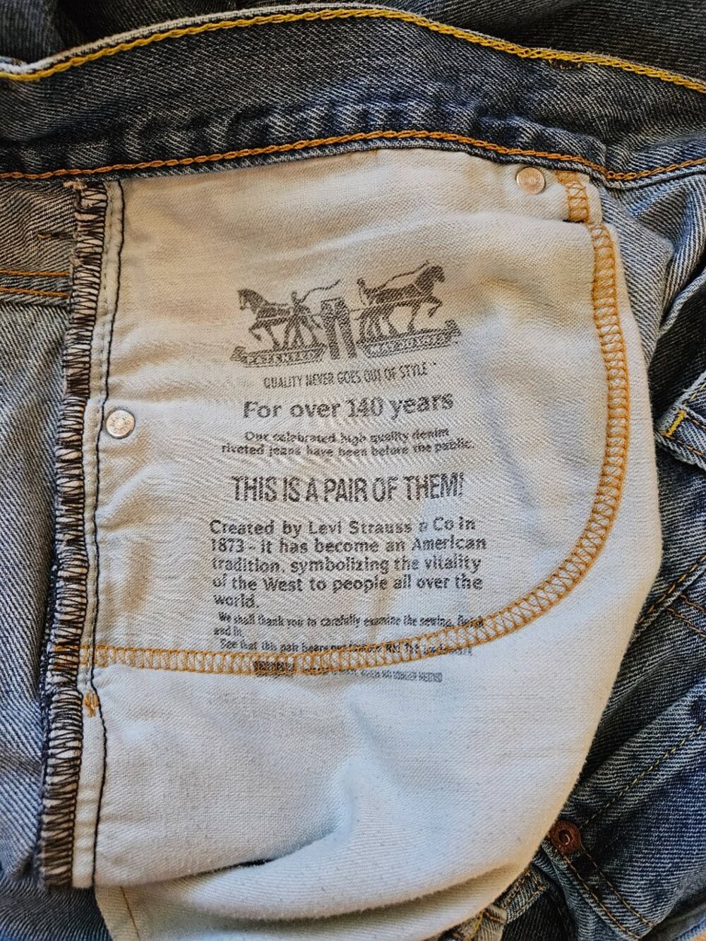Men's Levi's 550 Relaxed Fit Jeans 42x30 - Picture 3 of 8